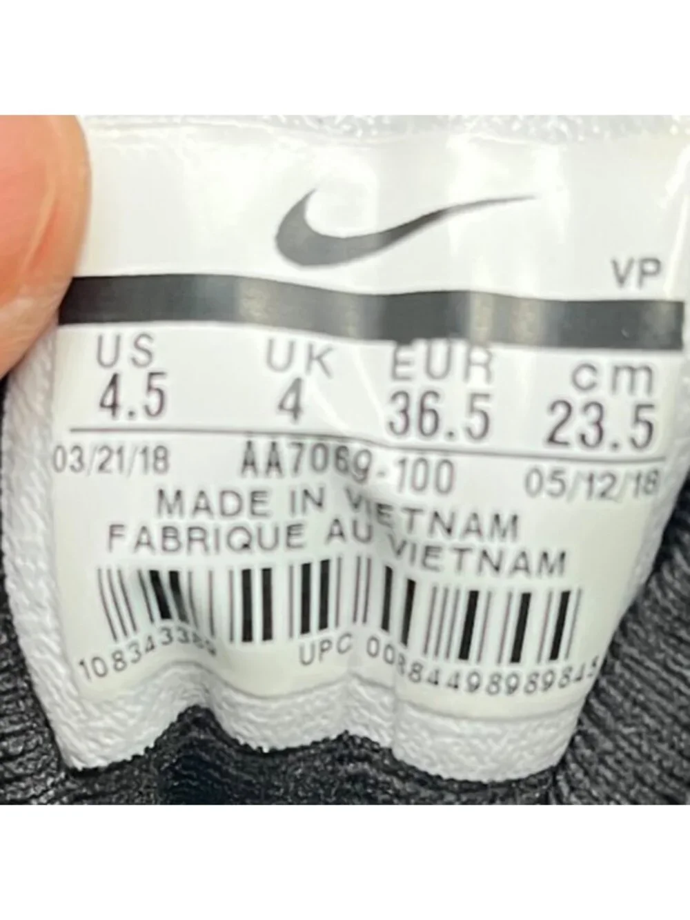 Nike Air Precision 2 II Boys Size 4.5Y White Black Basketball Shoes Sneakers